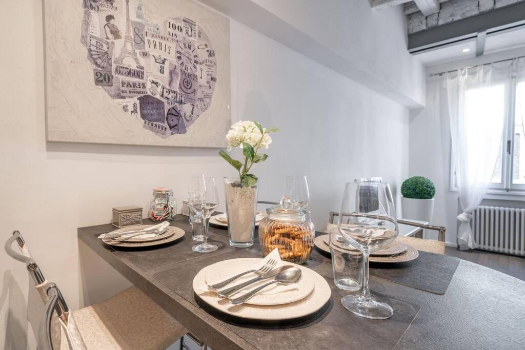 Canal View - San Marco Apartamento *